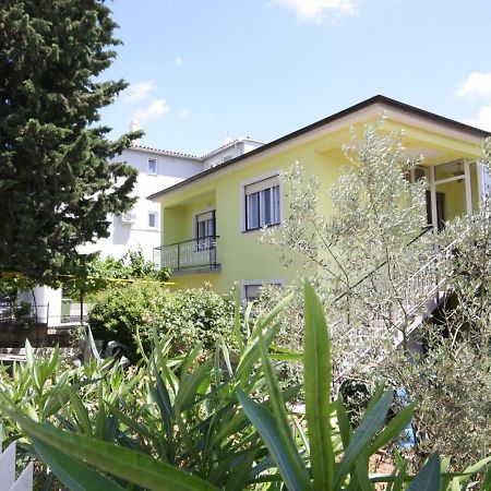 Two Bedroom Apartment, Nice Neighborhood, Free Parking, Wifi Пула Екстериор снимка