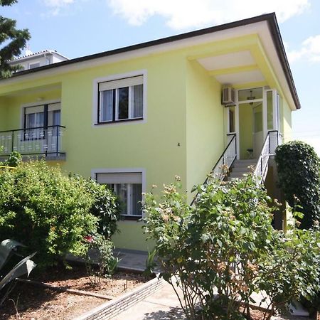 Two Bedroom Apartment, Nice Neighborhood, Free Parking, Wifi Пула Екстериор снимка