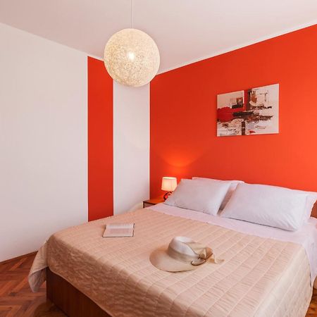 Two Bedroom Apartment, Nice Neighborhood, Free Parking, Wifi Пула Екстериор снимка