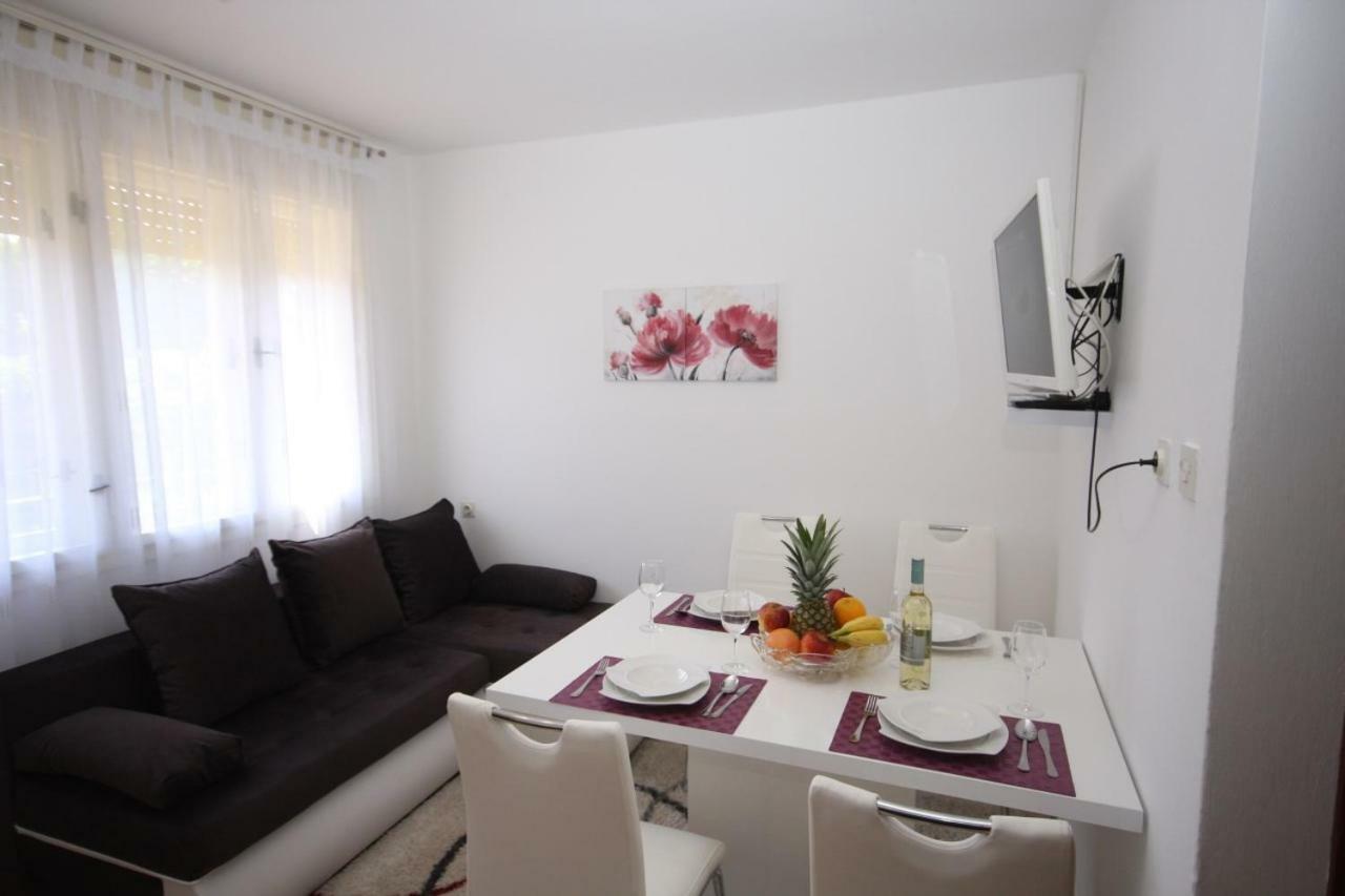 Two Bedroom Apartment, Nice Neighborhood, Free Parking, Wifi Пула Екстериор снимка