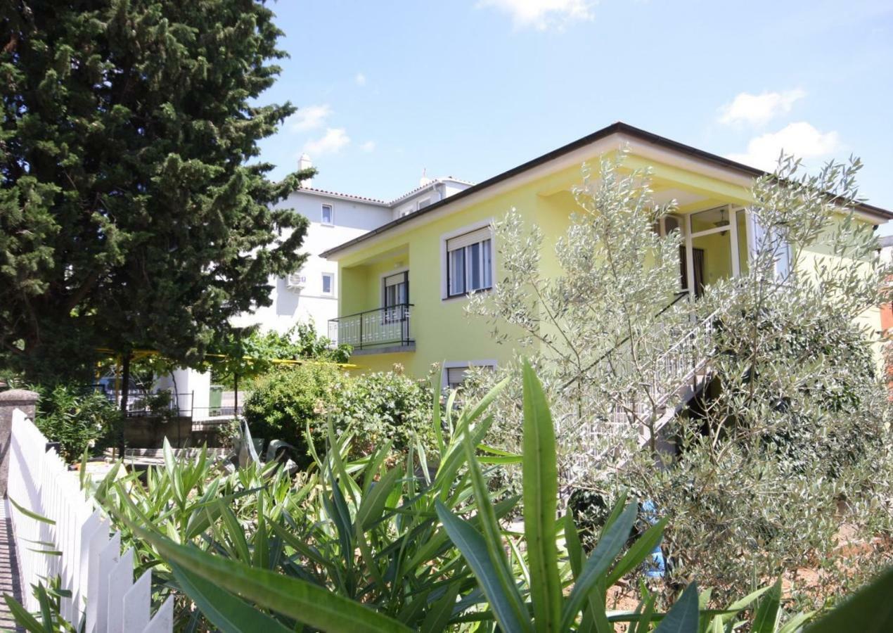 Two Bedroom Apartment, Nice Neighborhood, Free Parking, Wifi Пула Екстериор снимка