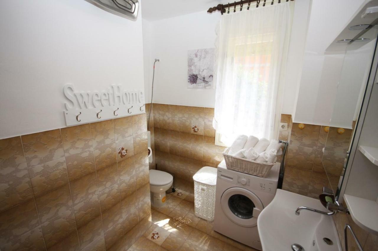 Two Bedroom Apartment, Nice Neighborhood, Free Parking, Wifi Пула Екстериор снимка