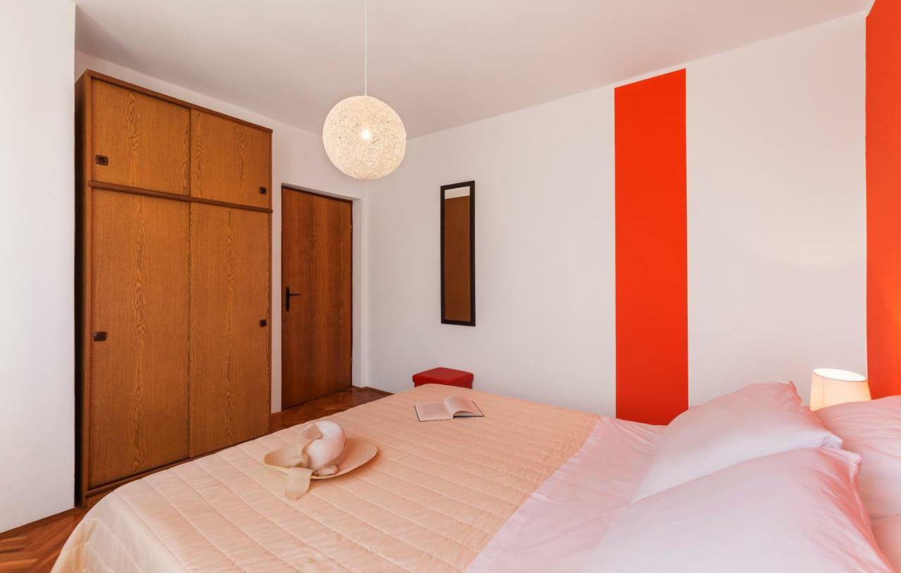 Two Bedroom Apartment, Nice Neighborhood, Free Parking, Wifi Пула Екстериор снимка