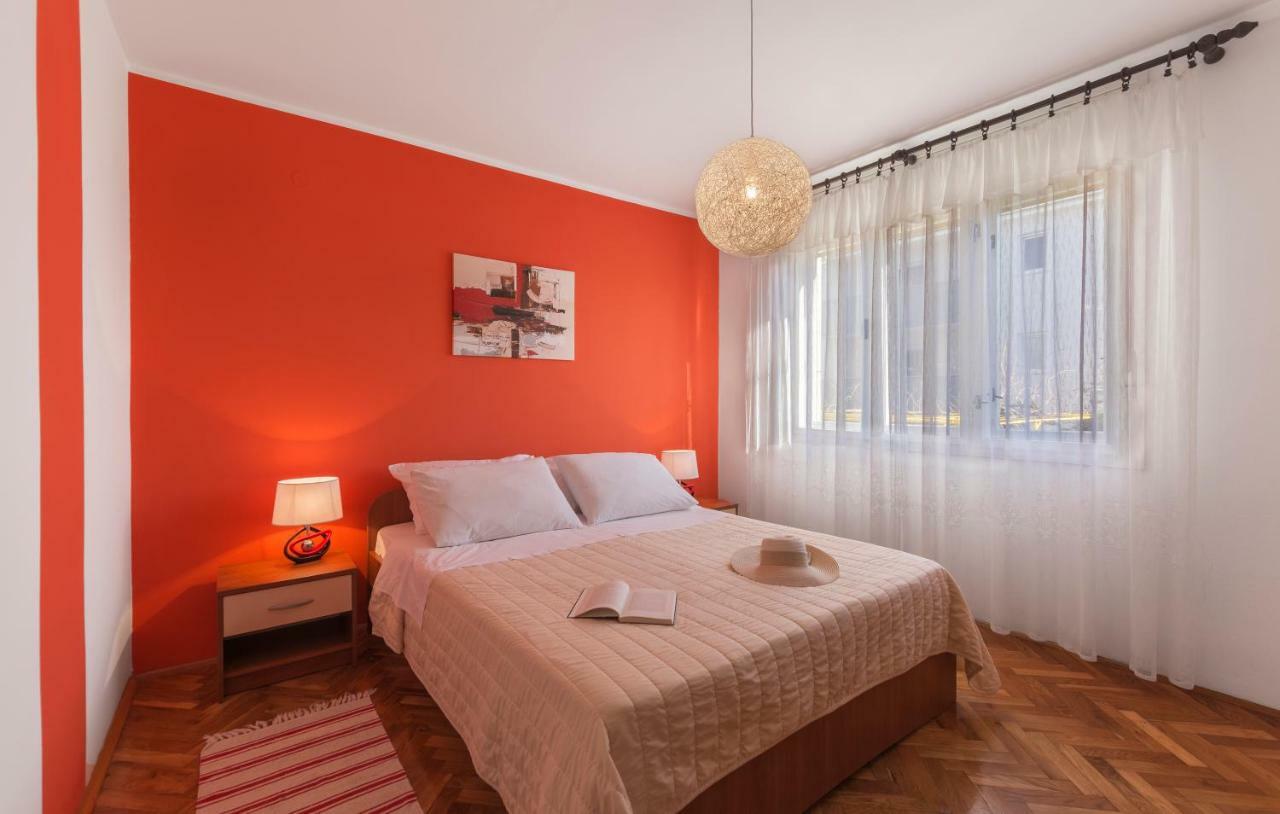 Two Bedroom Apartment, Nice Neighborhood, Free Parking, Wifi Пула Екстериор снимка