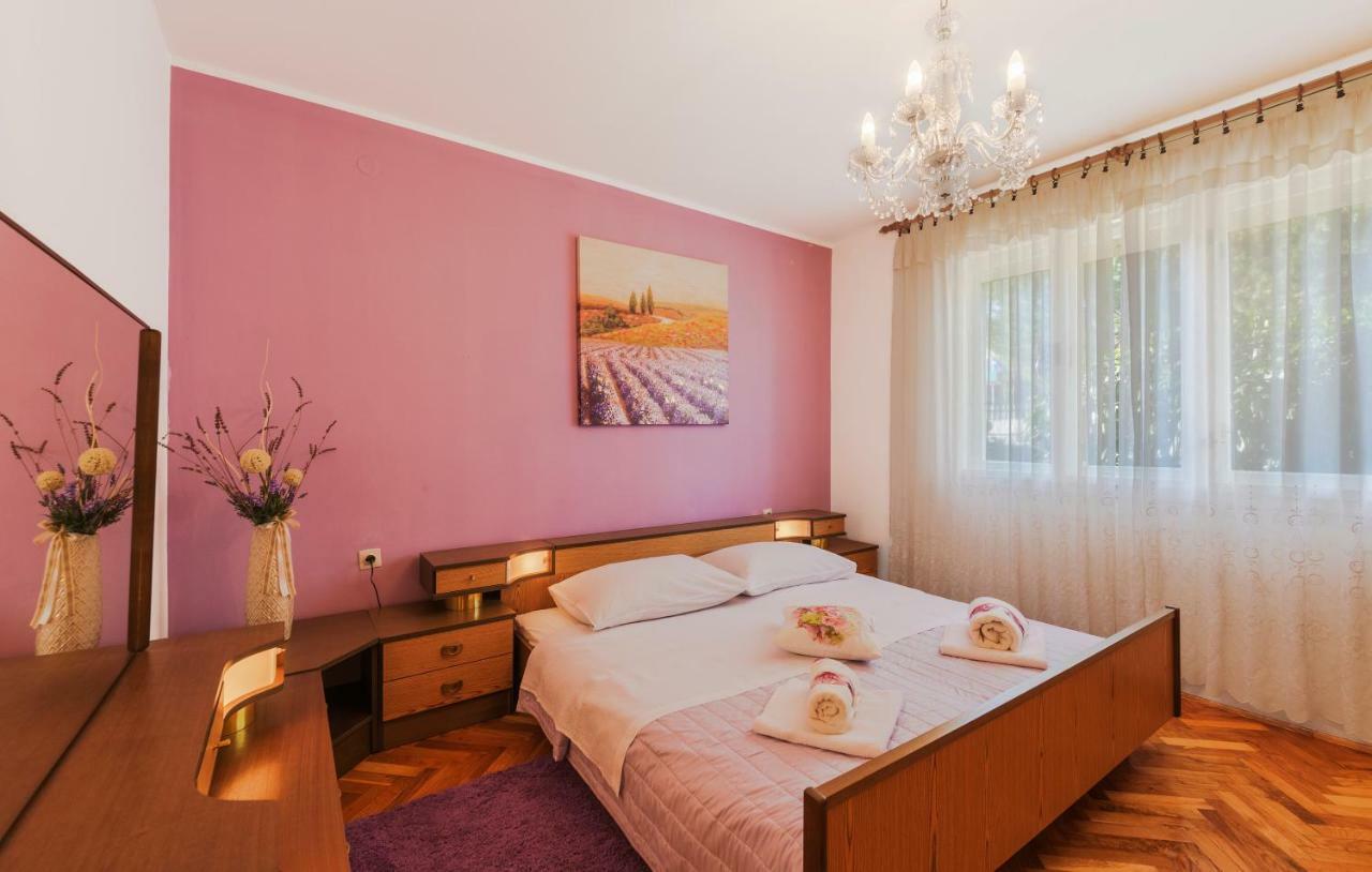 Two Bedroom Apartment, Nice Neighborhood, Free Parking, Wifi Пула Екстериор снимка