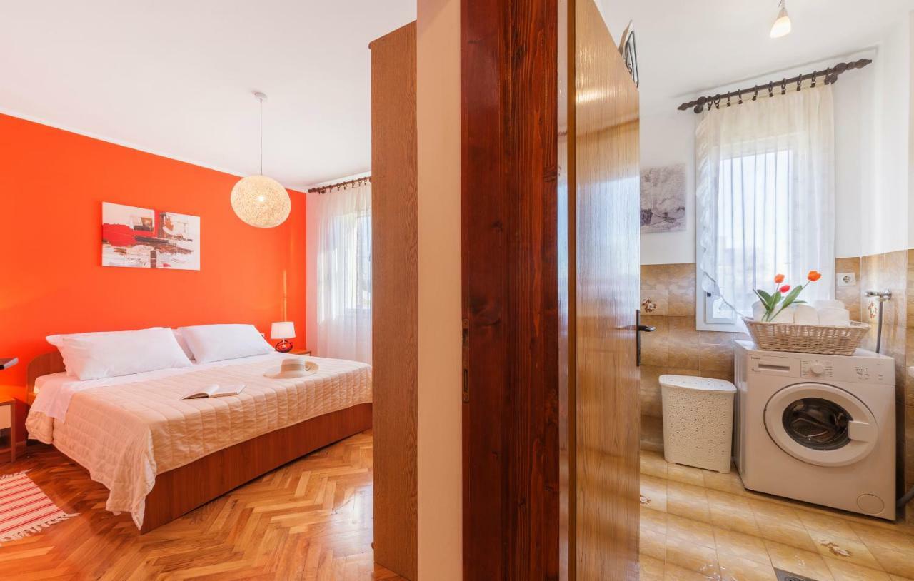 Two Bedroom Apartment, Nice Neighborhood, Free Parking, Wifi Пула Екстериор снимка