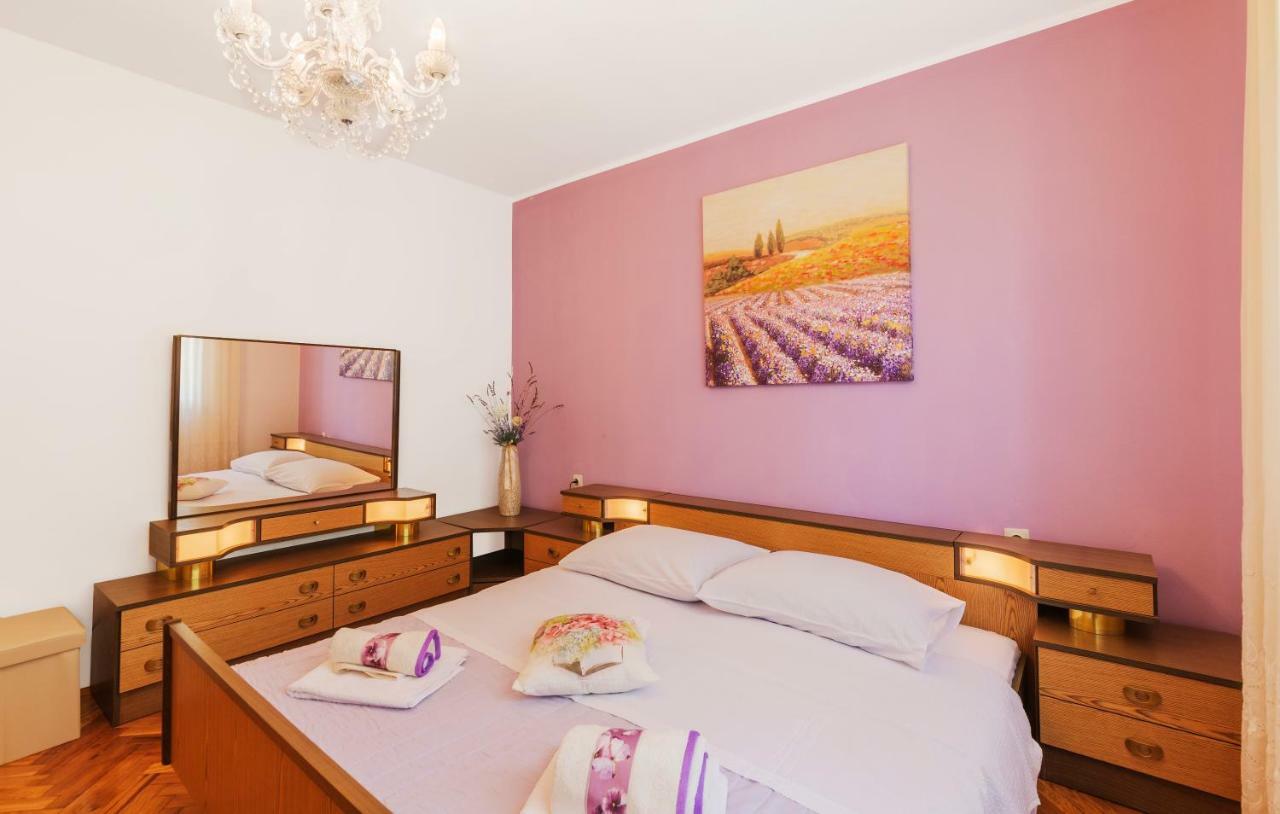 Two Bedroom Apartment, Nice Neighborhood, Free Parking, Wifi Пула Екстериор снимка